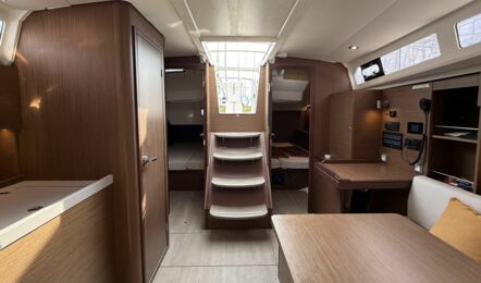 Oceanis-37-1-innenaufnahme-02