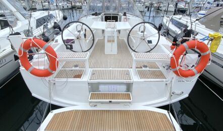 Oceanis-38-1-2-aussenaufnahme-04