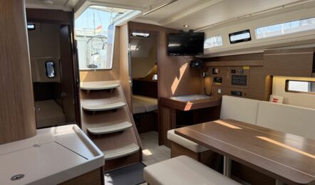 Oceanis-40-1-innenaufnahme-03