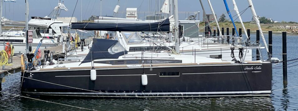 Steuerbord Aussenaufnahme der Sun Odyssey 349.2 "Insula Solis" in Heiligenhafen