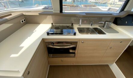Pantry des Katamarans Bali 4.0 Escape auf Mallorca in Can Pastilla