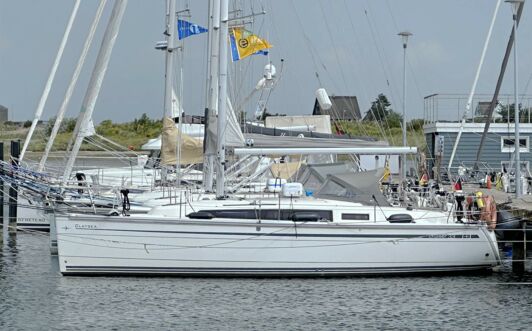 Backbord Aussenaufnahme der Bavaria cruiser 33 „Claysea“ in Barth