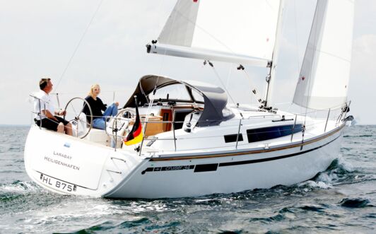 Heck Steuerbord Aussenaufnahme der Bavaria cruiser 34 „Larabay“ in Heiligenhafen