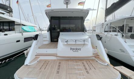 Heck Aussenaufnahme der Beneteau GT 45 Pandora in Can Pastilla auf Mallorca