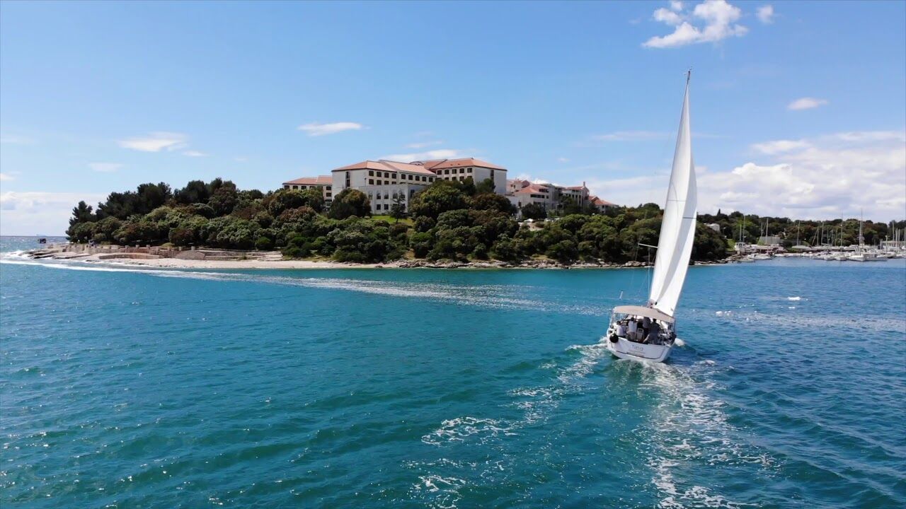 Sun Odyssey 389 Tina für Yachtcharter Pula