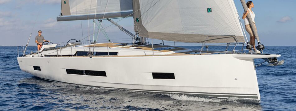 Steuerbord Aussenaufnahme einer Hanse 460 „Antares“ in Can Pastilla auf Mallorca