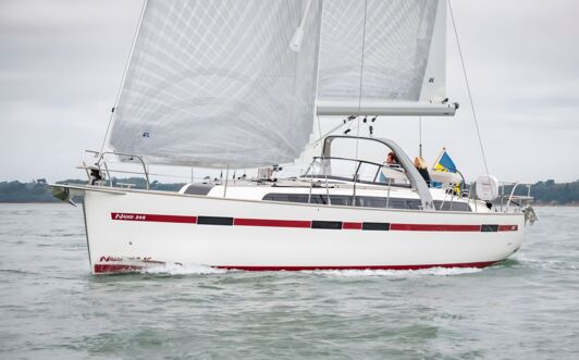 Backbord Aussenaufnahme einer Najad 395 in Heiligenhafen