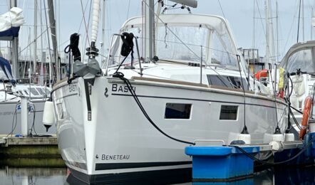Oceanis-35-1-2-aussenaufnahme-04