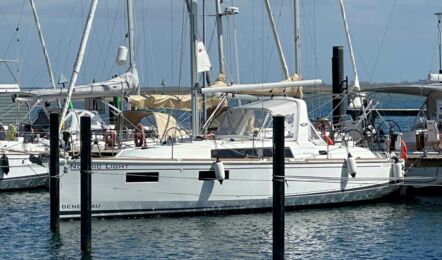 Oceanis-35-1-2-aussenaufnahme-08