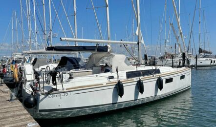 Oceanis-35-1-aussenaufnahme-10