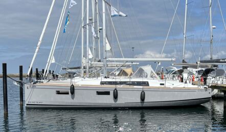 Oceanis-38-1-2-aussenaufnahme-01