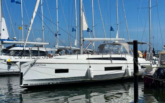 Bug Backbord Aussenaufnahme der Oceanis 40.1 „Hatha“ in Heiligenhafen