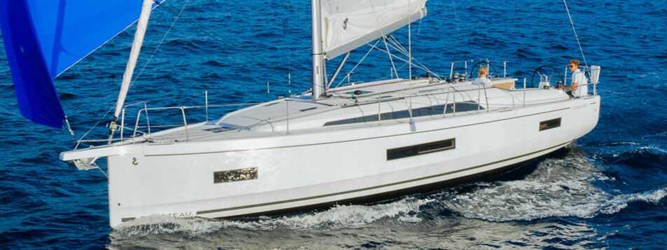 Backbord Aussenaufnahme einer Oceanis 40.1 in der Ostsee