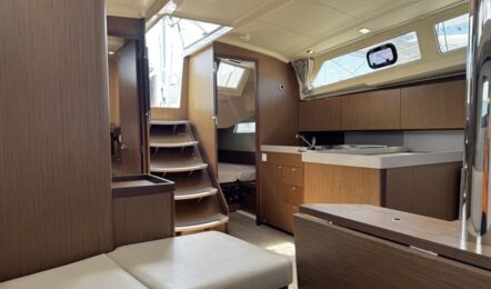 Oceanis-41-1-innenaufnahme-03