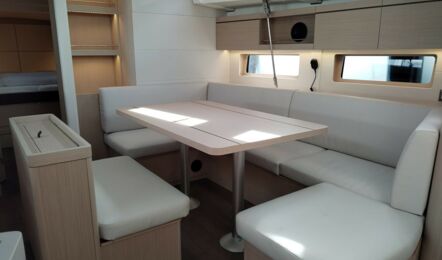 Oceanis-46-1-innenaufnahme-10
