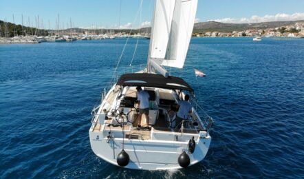Oceanis-51-1-aussennaufnahme-09