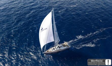 Segel Aussenaufnahme einer Oceanis 52 in Pula in Kroatien