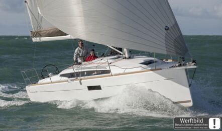 Steuerbord Bug Aussenaufnahme einer Sun Odyssey 349.2 in Heiligenhafen