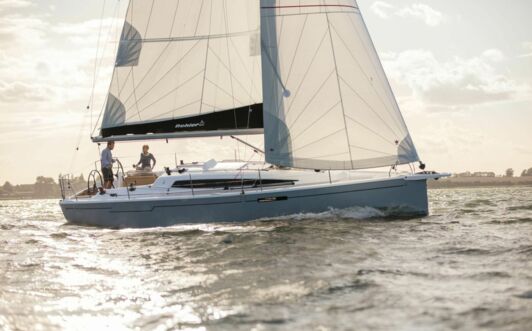Steuerbord Aussenaufnahme einer Dehler 34.2 Competition in Heiligenhafen