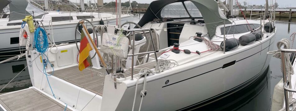 Steuerbord Heck Aussenaufnahme der Dehler 38 „Stina24“ in Flensburg