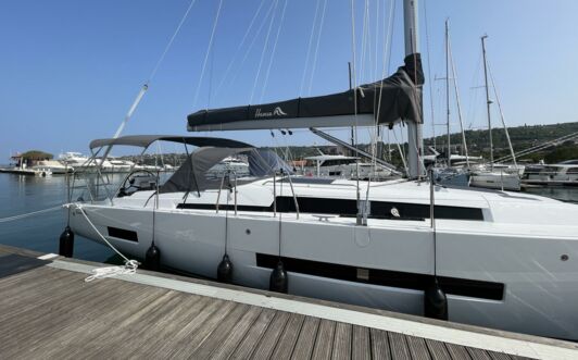Steuerbord Aussenaufnahme der Hanse 410 „Marius“ in Pula in Kroatien