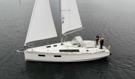 Oceanis-35-1-2-aussenaufnahme-05
