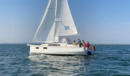 Oceanis-35-1-aussenaufnahme-01