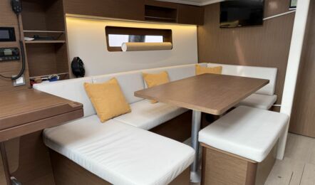 Oceanis-37-1-innenaufnahme-12