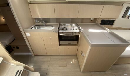 Pantry der Oceanis 41.1 Frankfurt in Rogoznica in Kroatien