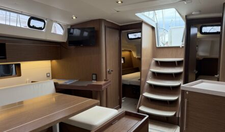 Oceanis-46-1-innenaufnahme-04