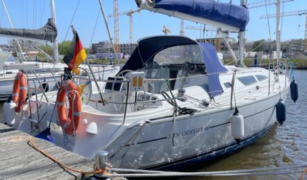 Heck Steuerbord Aussenaufnahme der Sun Odyssey 40 "Moulin Rouge" in Barth