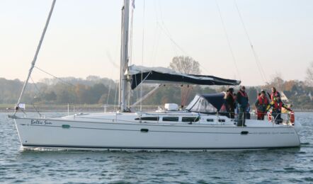 Backbord Aussenaufnahme der Sun Odyssey 43 Baltic Sun in Flensburg