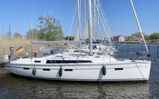 Steuerbord Aussenaufnahme der Bavaria cruiser 41 „Aquila“ in Barth