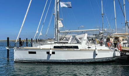 Oceanis-35-1-2-aussenaufnahme-01