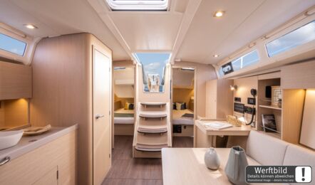 Heller Salon einer Oceanis 37.1 mit offener Pantry, Blick nach achtern und zwei Achterkabinen (Werftbild) – Yachtcharter Ostsee