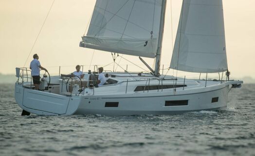 Steuerbord Aussenaufnahme einer Oceanis 40.1 in Rogoznica in Kroatien