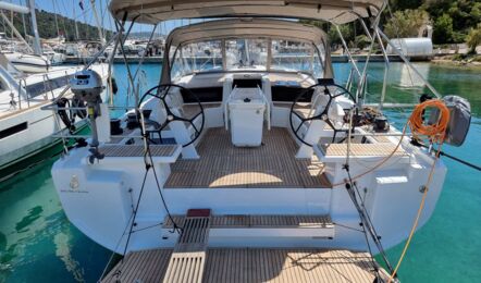 Oceanis-46-1-aussenaufnahme-02