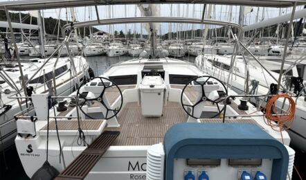 Oceanis-46-1-aussenaufnahme-03