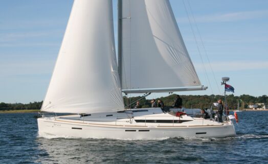 Aussenaufnahme der Sun Odyssey 439 "Bruce" in Heiligenhafen