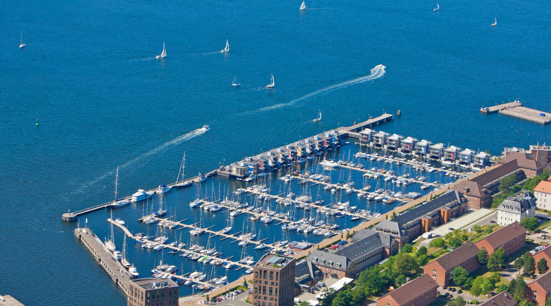 Luftbild der Marina Sonwik in Flenburg Yachtcharter Flensburg bei 1. Klasse Yachten